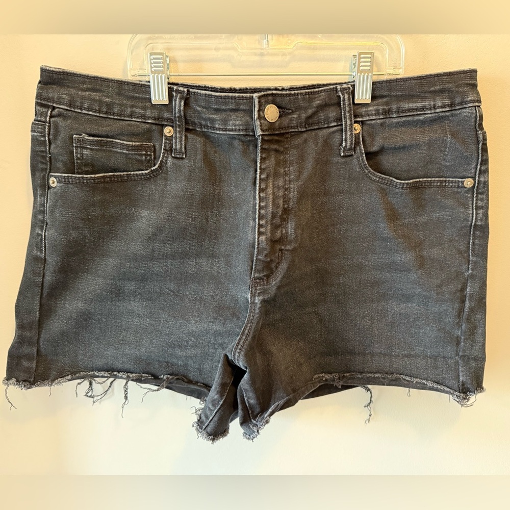 Universal Thread High Rise Midi Denim Shorts 16 / 33